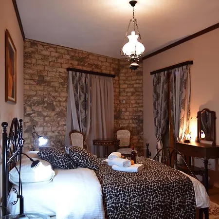 Ξενώνας Μέλαθρον Гостевой дом Арахова